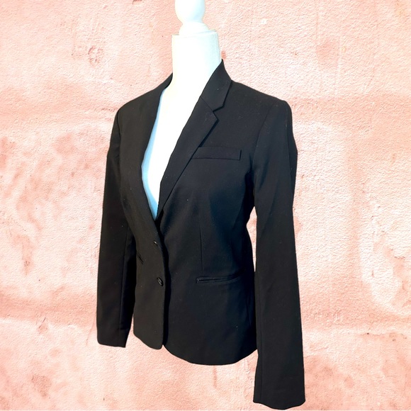 BANANA REPUBLIC - NWT Black Blazer. Size 6 - Picture 2 of 10